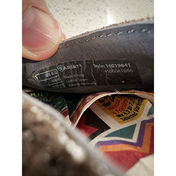 Ariat Unbridled Silver Metallic Fringe Booties Woman’s Size 8.5 - Picture 9 of 9